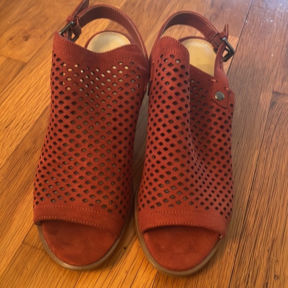 Marc Fisher open toe sling back block heel shoes in rust red size 7.5 - Picture 2 of 8